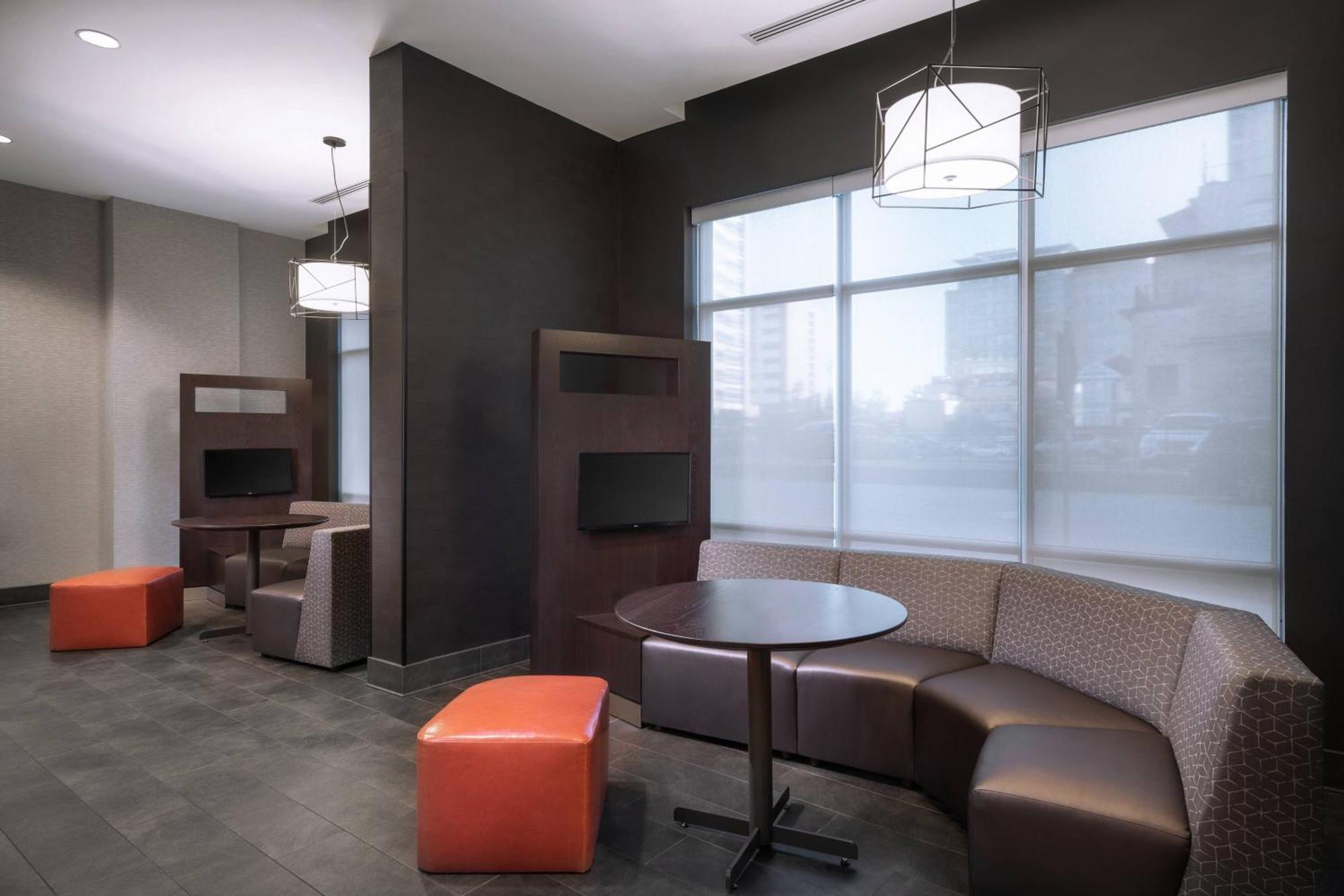 Courtyard By Marriott Baton Rouge Downtown Hotel Exterior photo