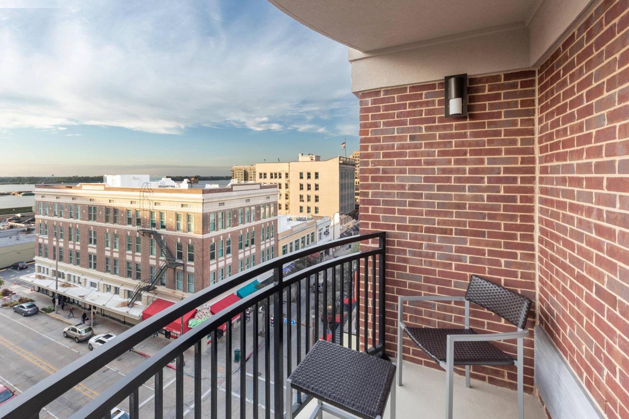 Courtyard By Marriott Baton Rouge Downtown Hotel Exterior photo